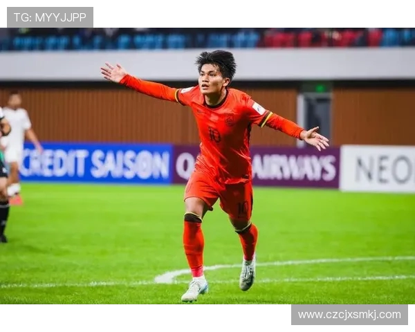 沪媒：东亚杯国足面对日韩两强 目标是避免大比分失利